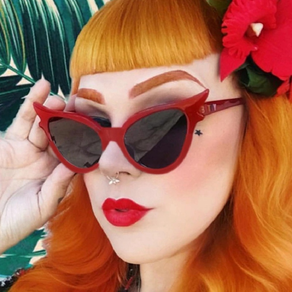 5/$20 Cute Retro White Cat Eye Sunglasses - Picture 3 of 3
